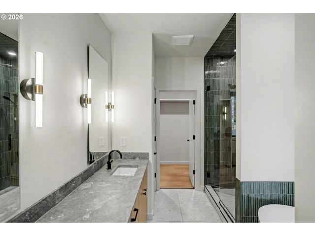 19850 WINTERS HILL Rd, Silverton, OR 97381