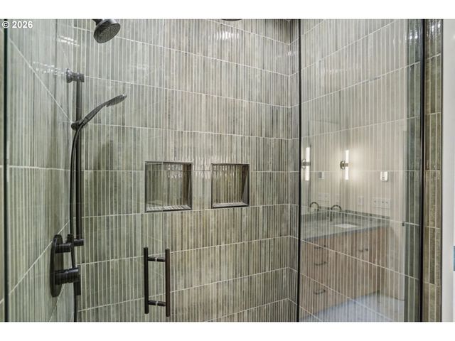 19850 WINTERS HILL Rd, Silverton, OR 97381