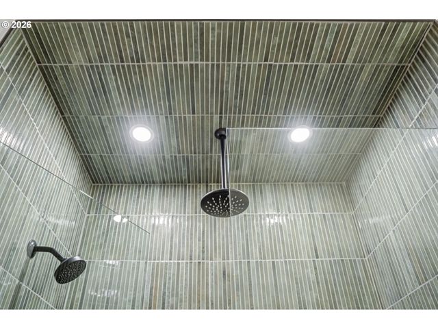 19850 WINTERS HILL Rd, Silverton, OR 97381