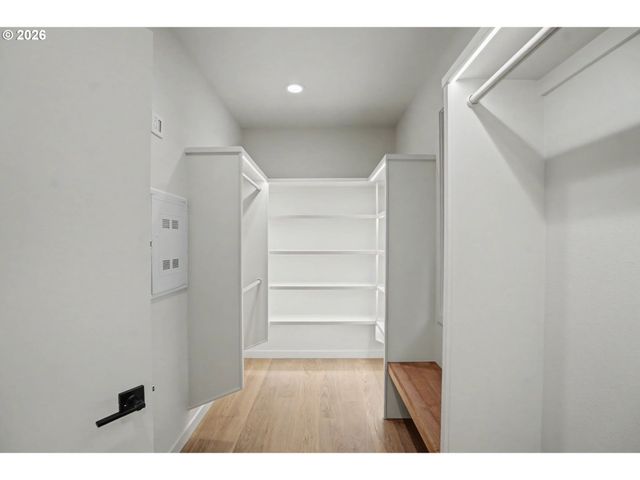 19850 WINTERS HILL Rd, Silverton, OR 97381