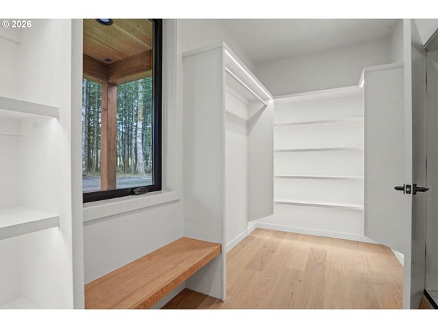 19850 WINTERS HILL Rd, Silverton, OR 97381