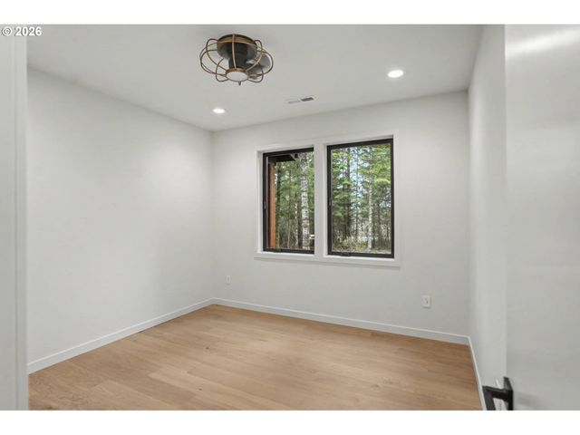 19850 WINTERS HILL Rd, Silverton, OR 97381