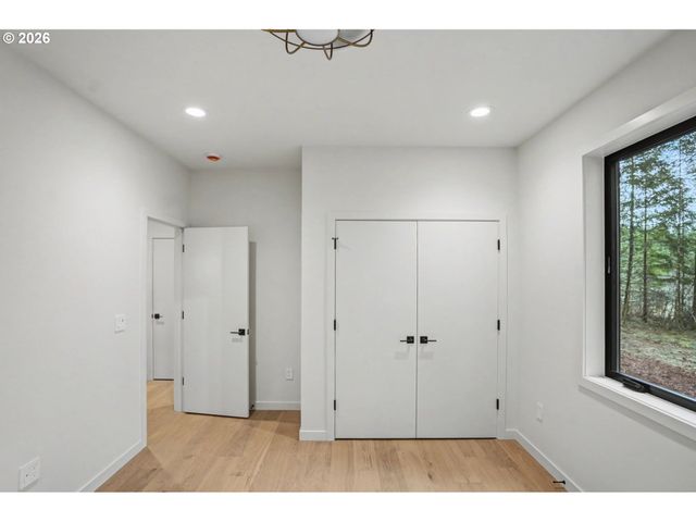 19850 WINTERS HILL Rd, Silverton, OR 97381