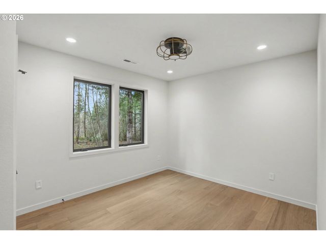 19850 WINTERS HILL Rd, Silverton, OR 97381