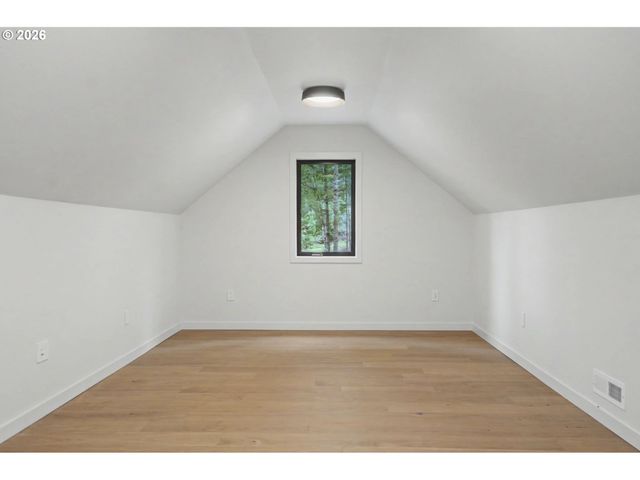 19850 WINTERS HILL Rd, Silverton, OR 97381