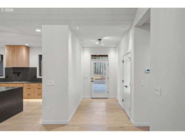 19850 WINTERS HILL Rd, Silverton, OR 97381