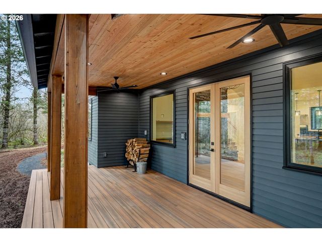 19850 WINTERS HILL Rd, Silverton, OR 97381