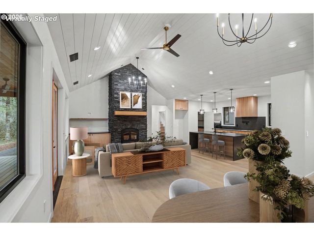 19850 WINTERS HILL Rd, Silverton, OR 97381