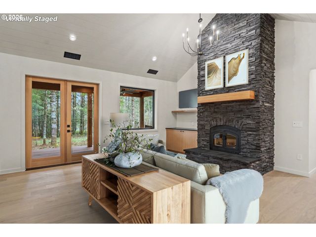 19850 WINTERS HILL Rd, Silverton, OR 97381