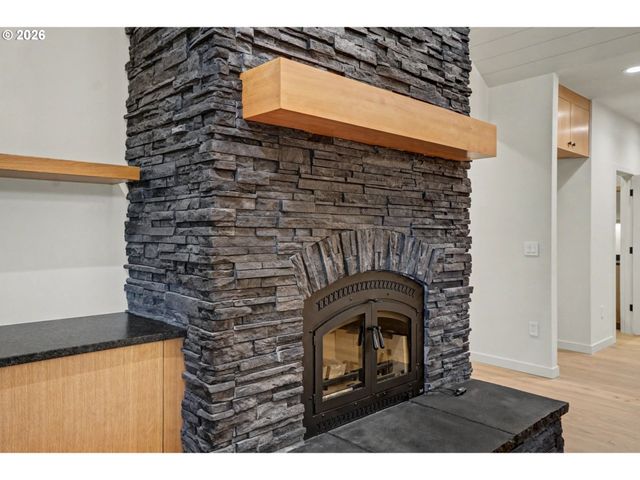 19850 WINTERS HILL Rd, Silverton, OR 97381