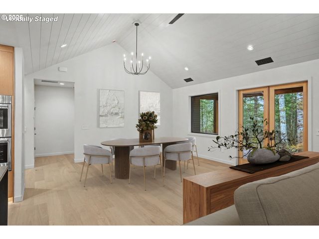 19850 WINTERS HILL Rd, Silverton, OR 97381