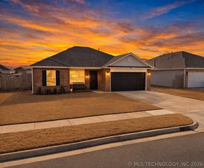 7516 E 143rd Place N, Collinsville, OK 74021