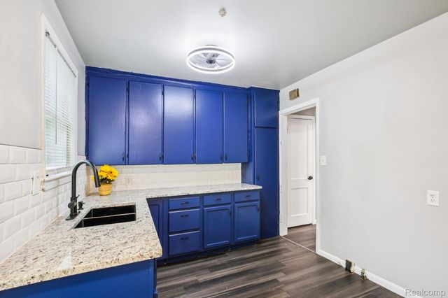 19146 Kingsville Street, Harper Woods, MI 48225