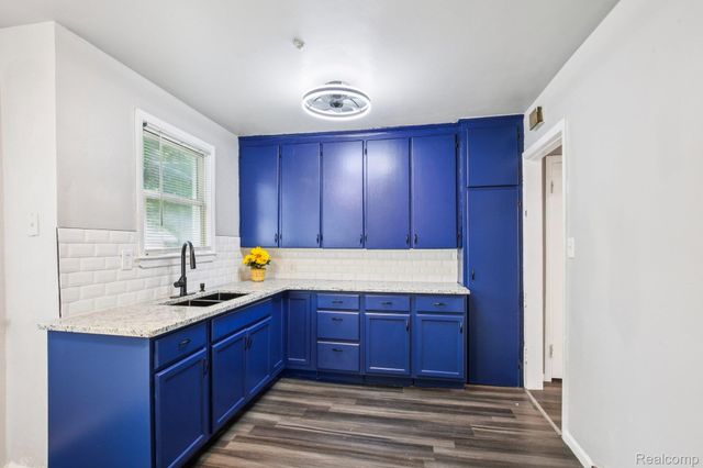 19146 Kingsville Street, Harper Woods, MI 48225