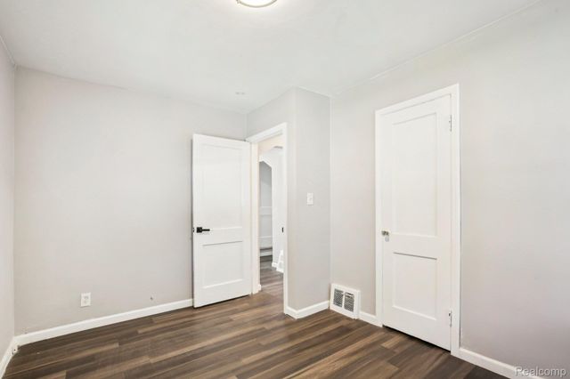 19146 Kingsville Street, Harper Woods, MI 48225