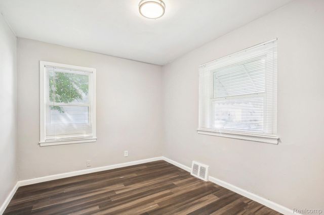 19146 Kingsville Street, Harper Woods, MI 48225