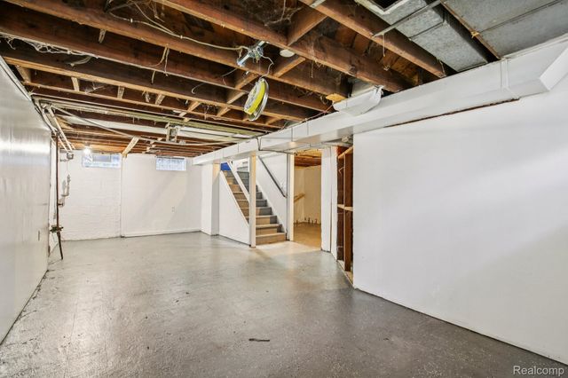 19146 Kingsville Street, Harper Woods, MI 48225