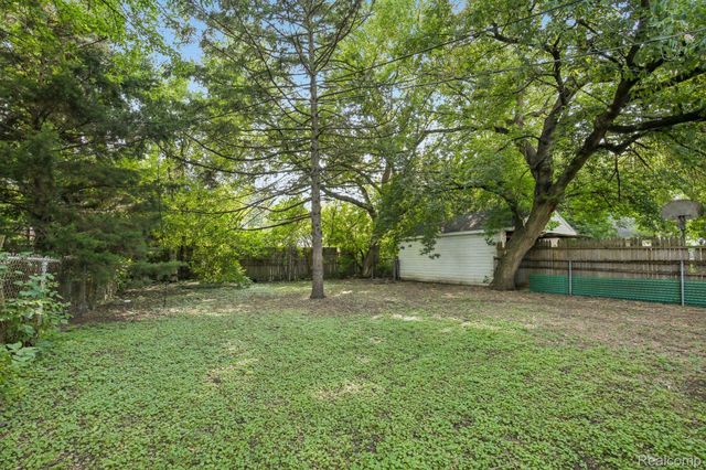 19146 Kingsville Street, Harper Woods, MI 48225