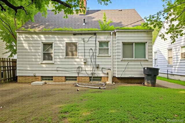 19146 Kingsville Street, Harper Woods, MI 48225