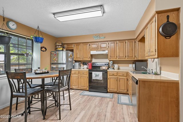 3616 Hawthorne Drive, Joplin, MO 64804