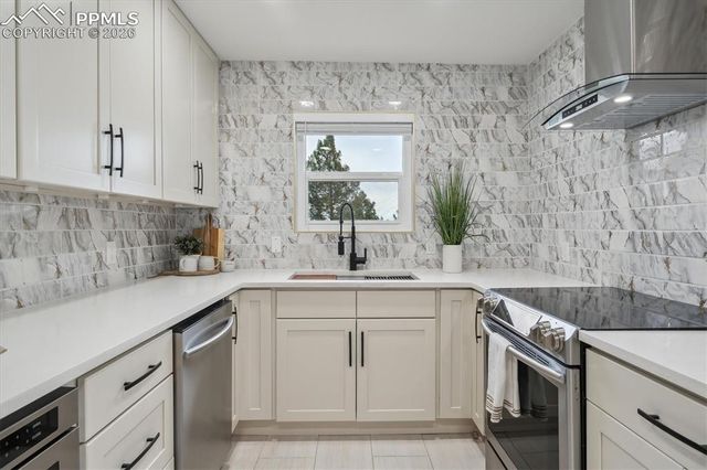 13910 Blue Jay Lane, Larkspur, CO 80118