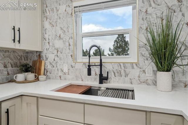 13910 Blue Jay Lane, Larkspur, CO 80118