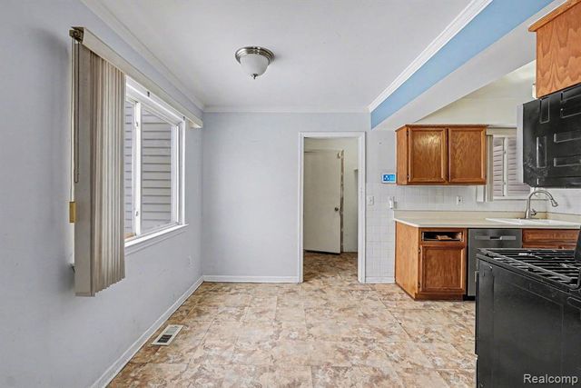 24326 Juliet Drive, Center Line, MI 48015