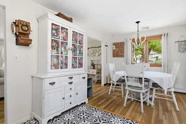 7 Barrows Ct, Norton, MA 02766