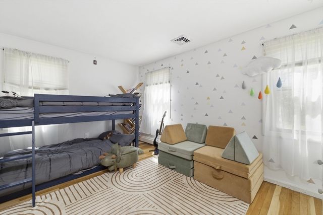 7 Barrows Ct, Norton, MA 02766