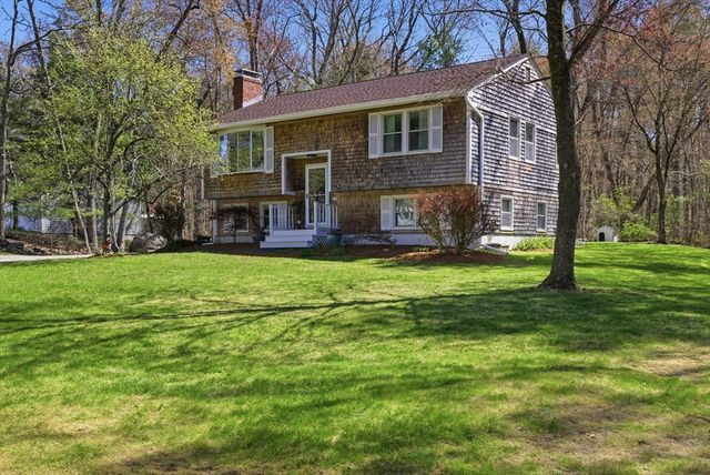 7 Barrows Ct, Norton, MA 02766