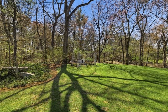 7 Barrows Ct, Norton, MA 02766