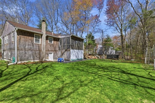 7 Barrows Ct, Norton, MA 02766