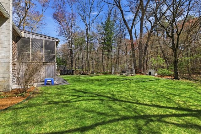 7 Barrows Ct, Norton, MA 02766