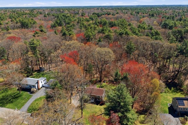 7 Barrows Ct, Norton, MA 02766