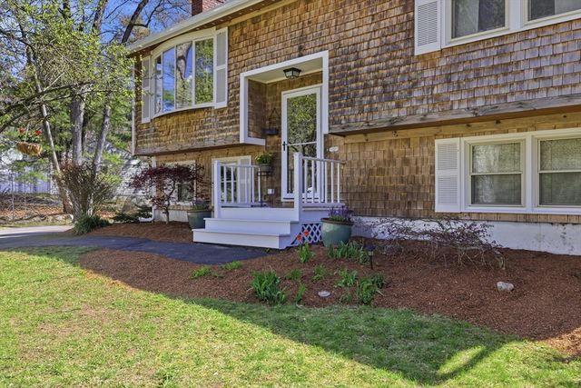 7 Barrows Ct, Norton, MA 02766
