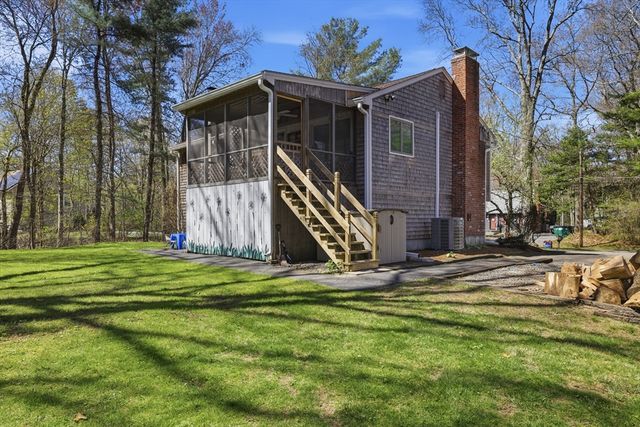 7 Barrows Ct, Norton, MA 02766