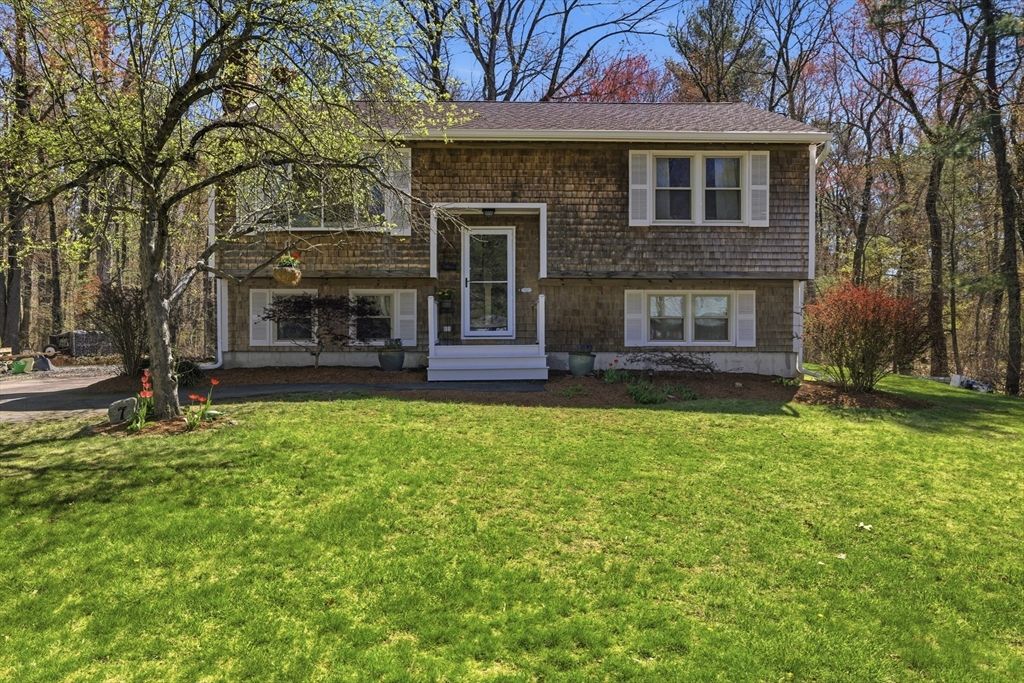 7 Barrows Ct, Norton, MA 02766