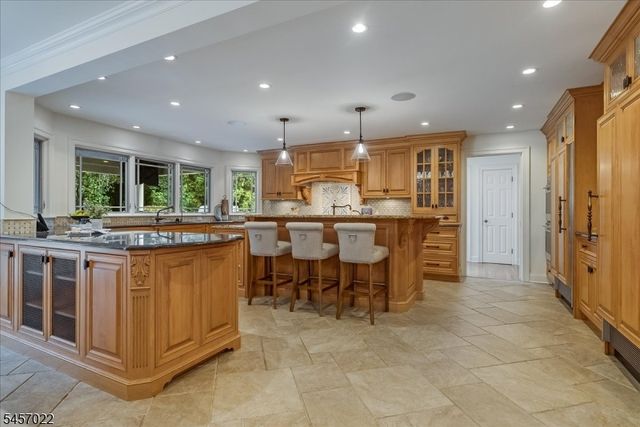 25 Notch Hill Dr, Livingston Twp., NJ 07039