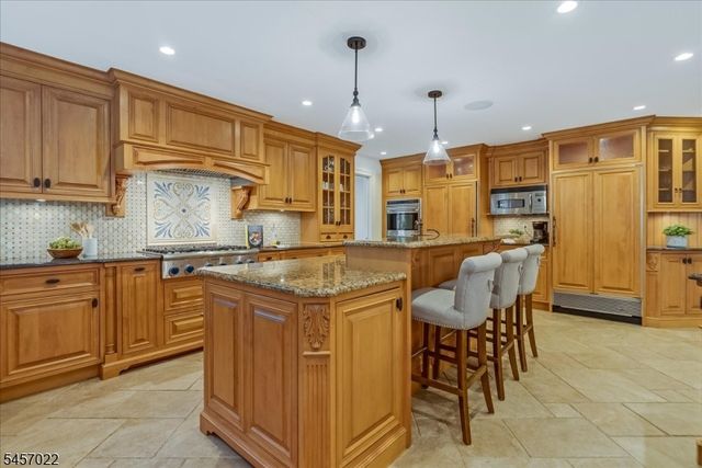 25 Notch Hill Dr, Livingston Twp., NJ 07039