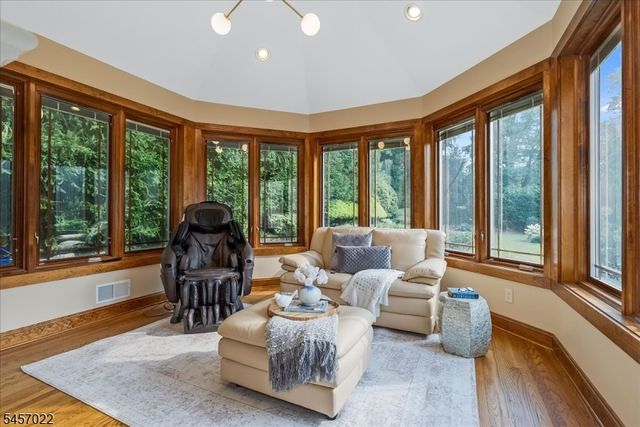 25 Notch Hill Dr, Livingston Twp., NJ 07039