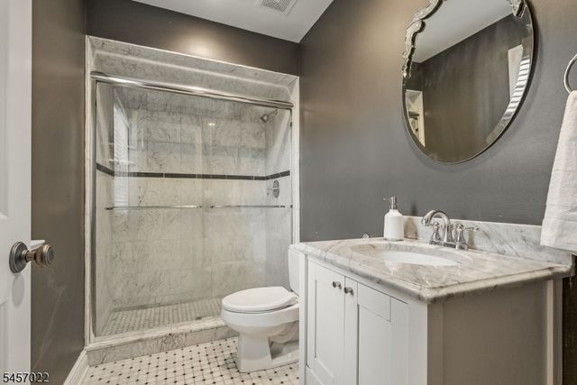 25 Notch Hill Dr, Livingston Twp., NJ 07039