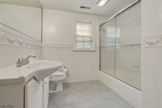 25 Notch Hill Dr, Livingston Twp., NJ 07039