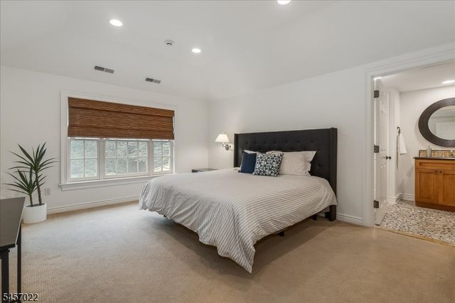25 Notch Hill Dr, Livingston Twp., NJ 07039