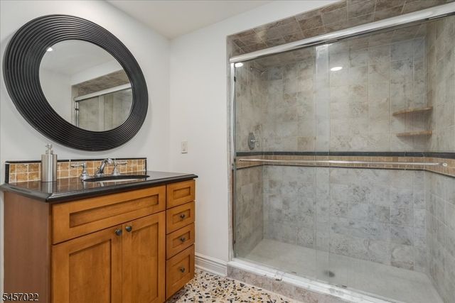 25 Notch Hill Dr, Livingston Twp., NJ 07039