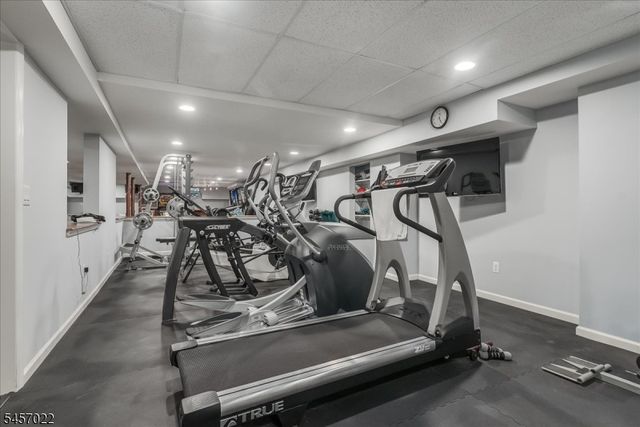 25 Notch Hill Dr, Livingston Twp., NJ 07039