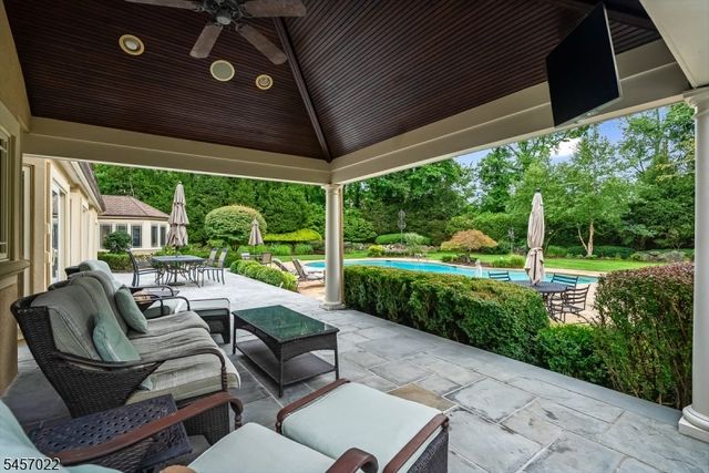 25 Notch Hill Dr, Livingston Twp., NJ 07039