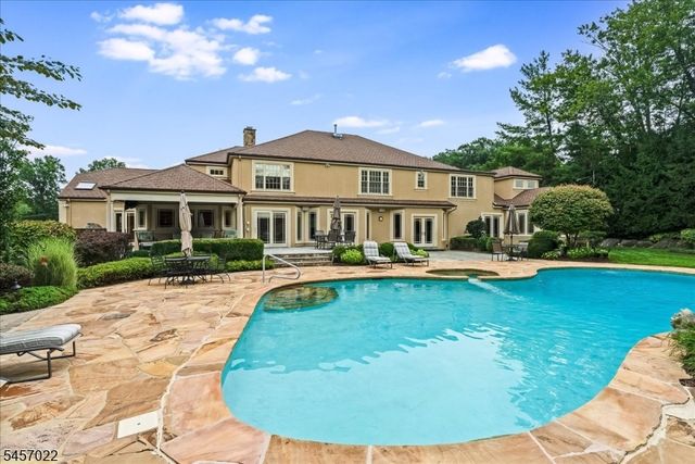25 Notch Hill Dr, Livingston Twp., NJ 07039
