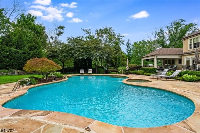 25 Notch Hill Dr, Livingston Twp., NJ 07039