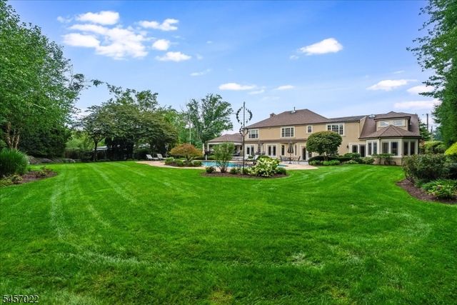 25 Notch Hill Dr, Livingston Twp., NJ 07039