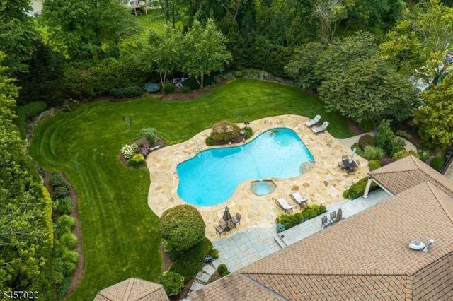 25 Notch Hill Dr, Livingston Twp., NJ 07039